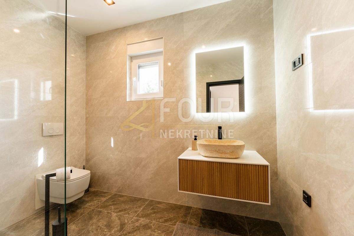 Novi Vinodolski, 391,72m2