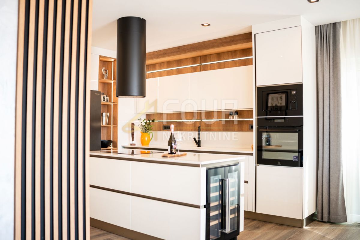 Novi Vinodolski, 391,72m2