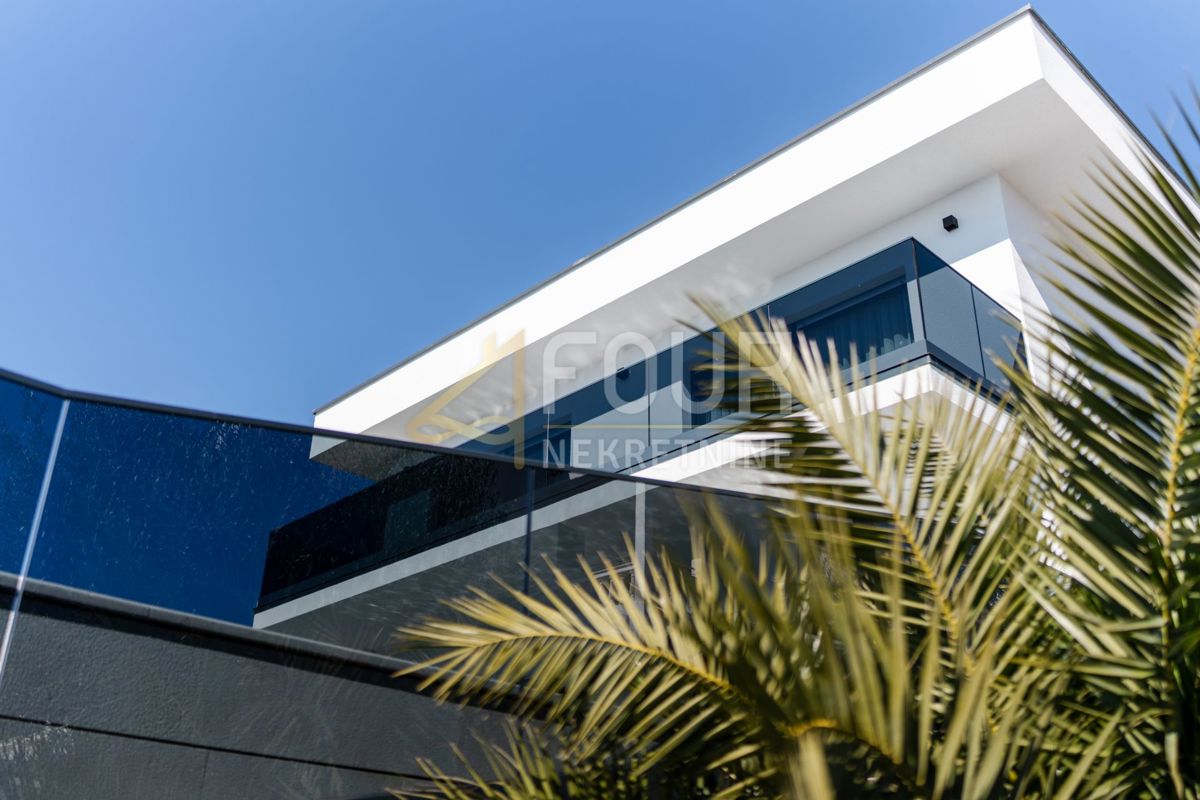 Novi Vinodolski, 391,72m2