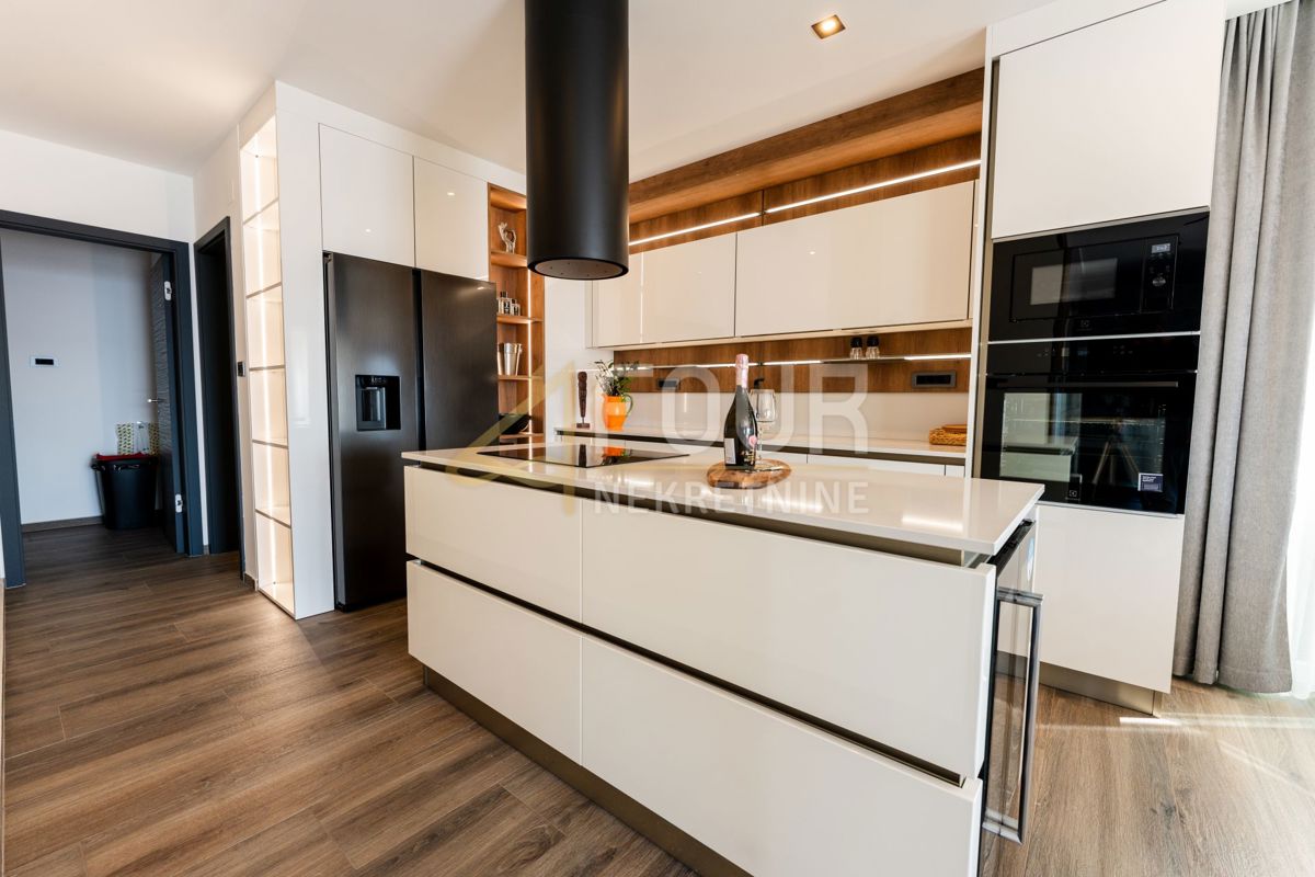 Novi Vinodolski, 391,72m2