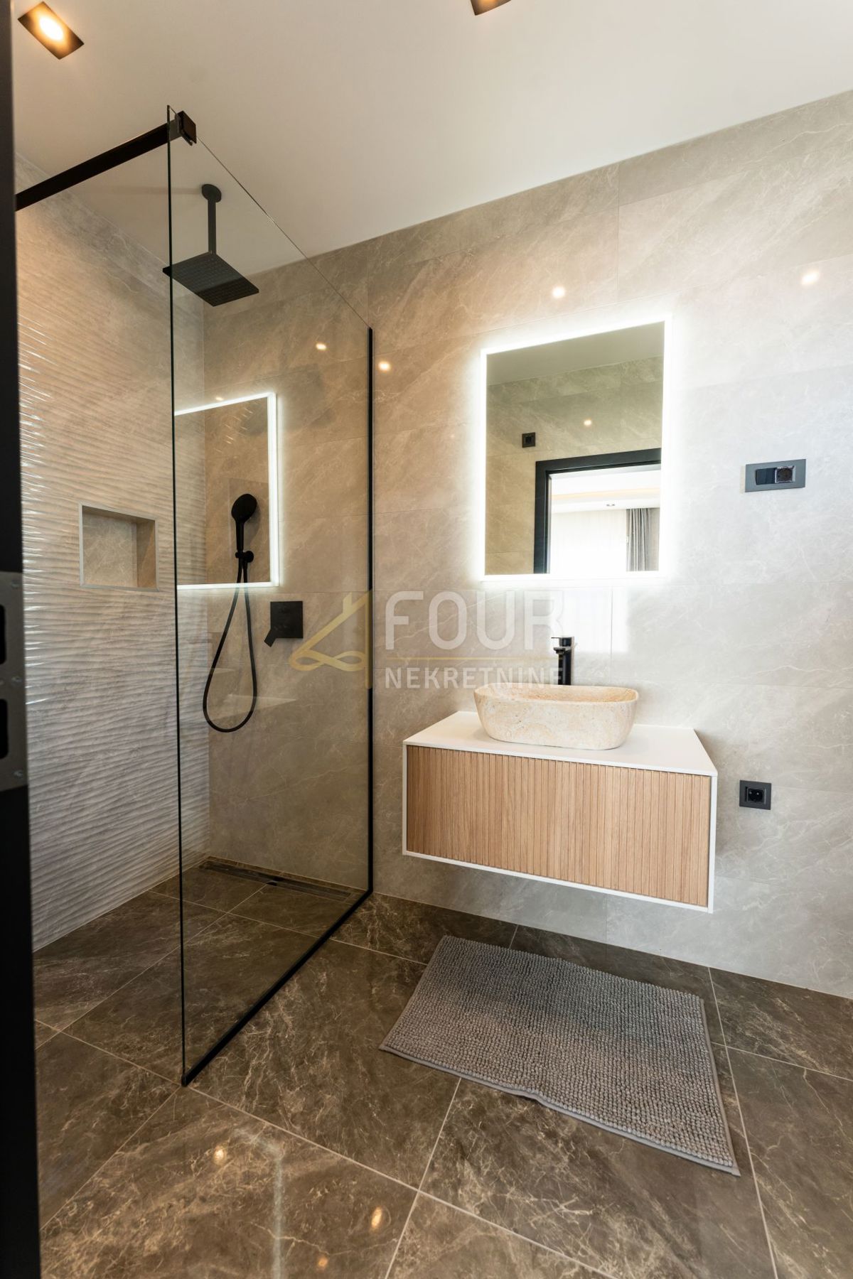 Novi Vinodolski, 391,72m2