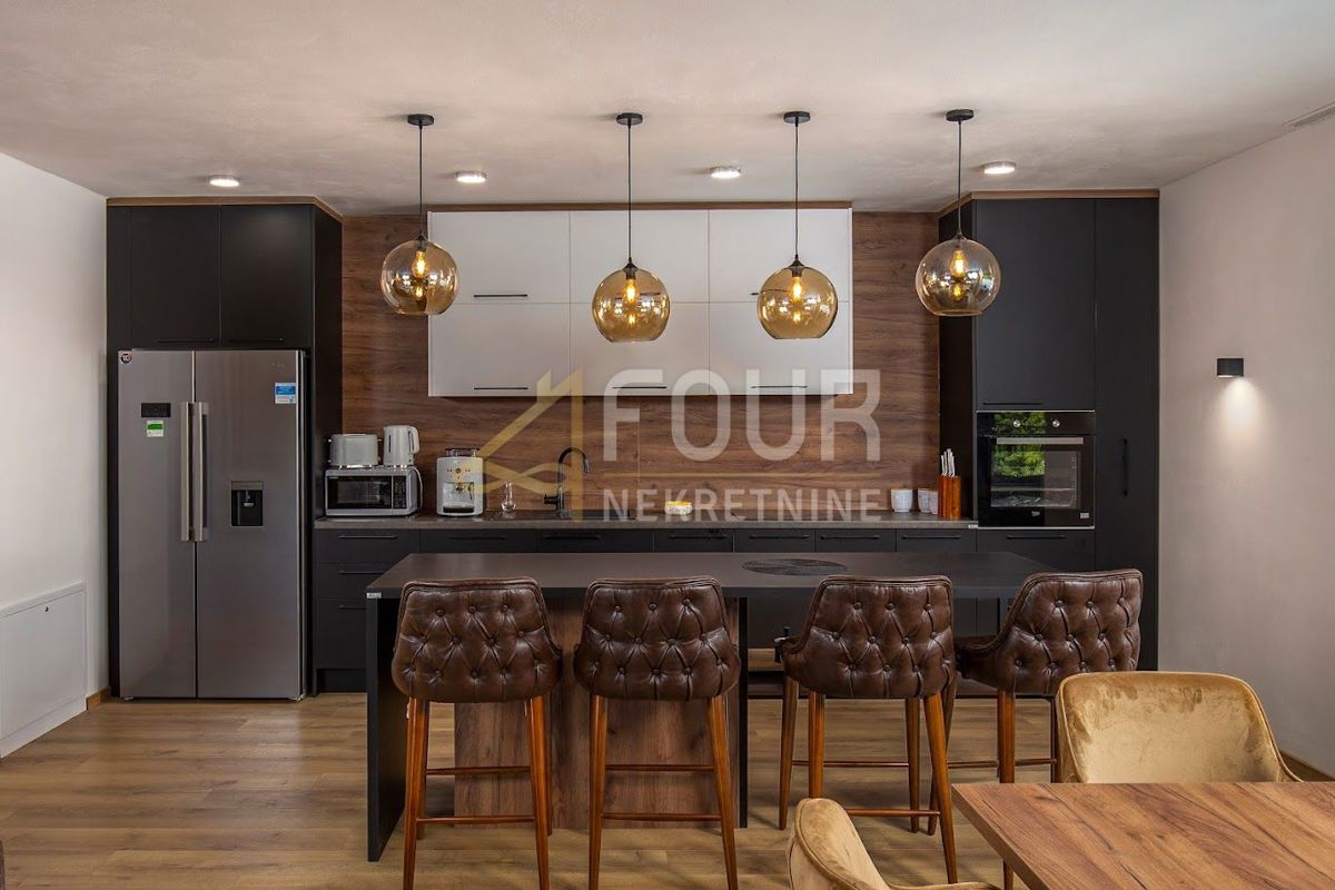 Mošćenička Draga, 221,20m2