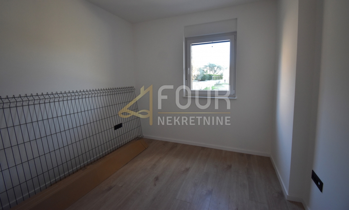 Isola di Krk, Čižići, nuova costruzione, 2 camere da letto + soggiorno, terrazza + giardino