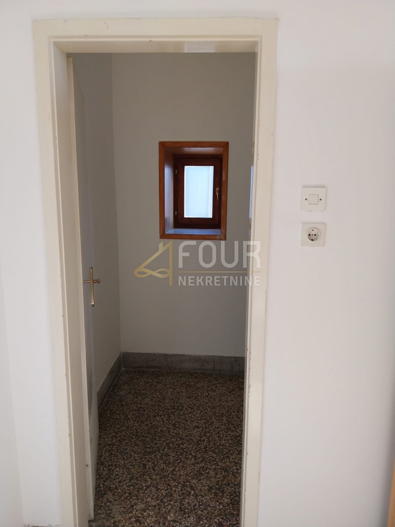 Centar, Pula, 66,76m2