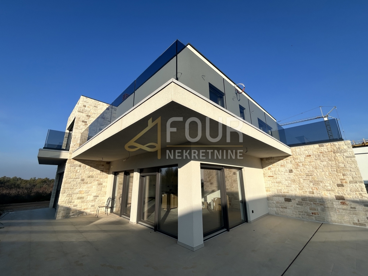 Tar, Tar-Vabriga, 242m2