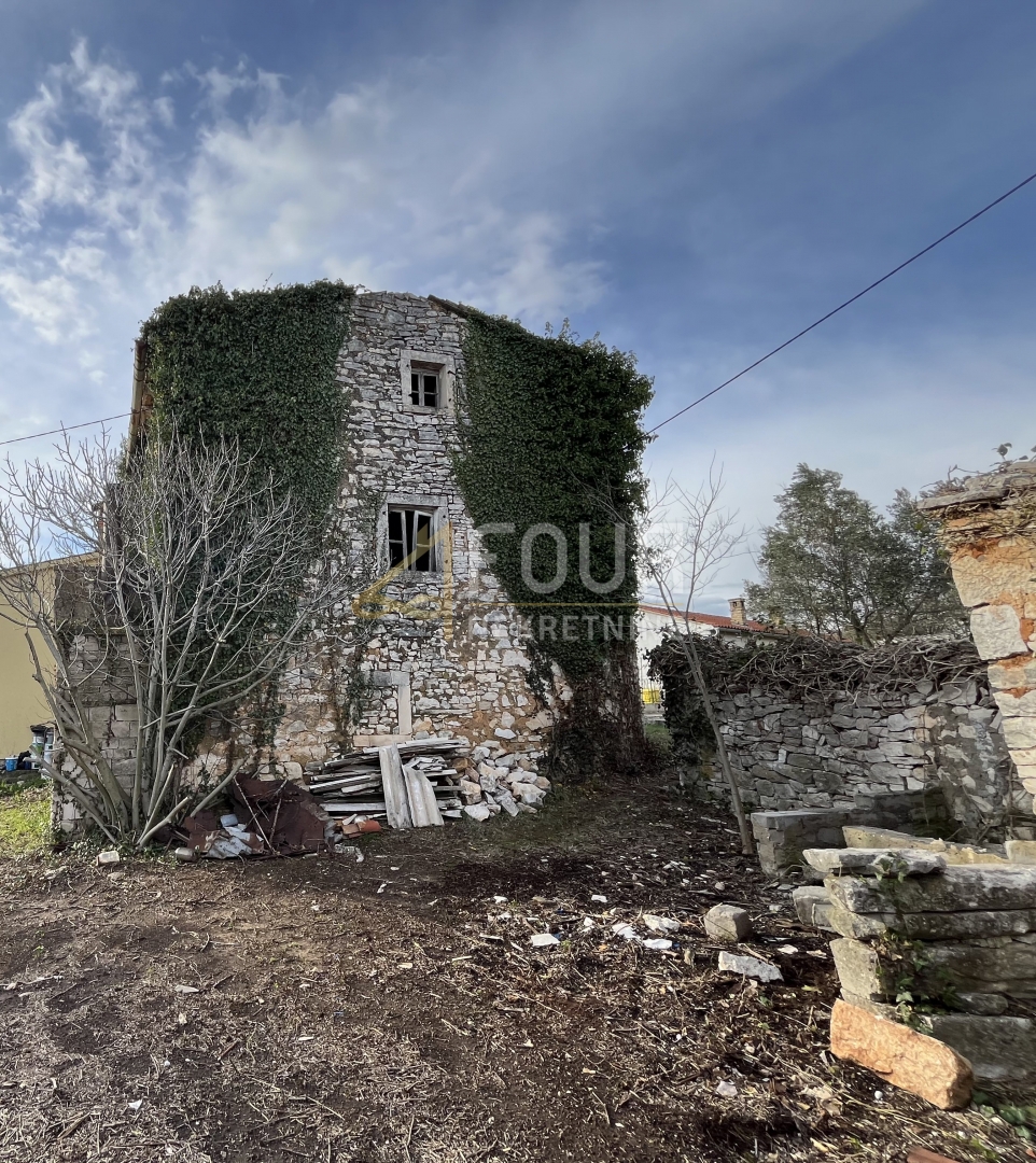 Istria, Svetvinčenat - zona circostante, casa a schiera in rovina