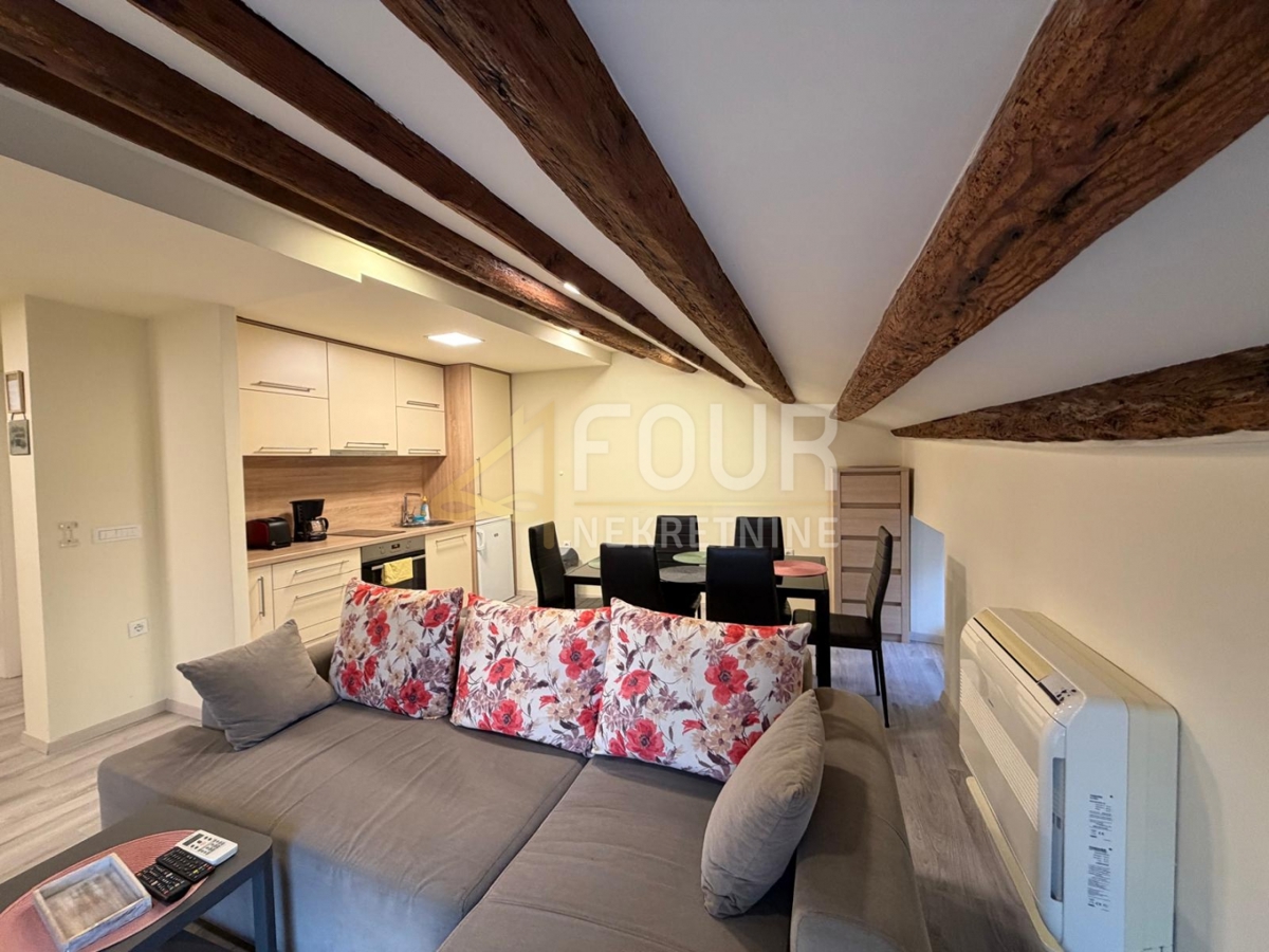 Istria, Parenzo, monolocale più camera da letto, 48m2, terrazza, vista mare