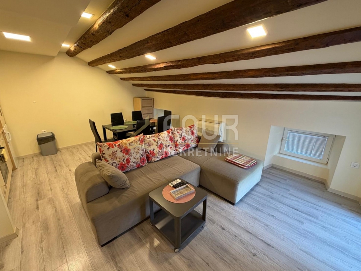 Istria, Parenzo, monolocale più camera da letto, 48m2, terrazza, vista mare