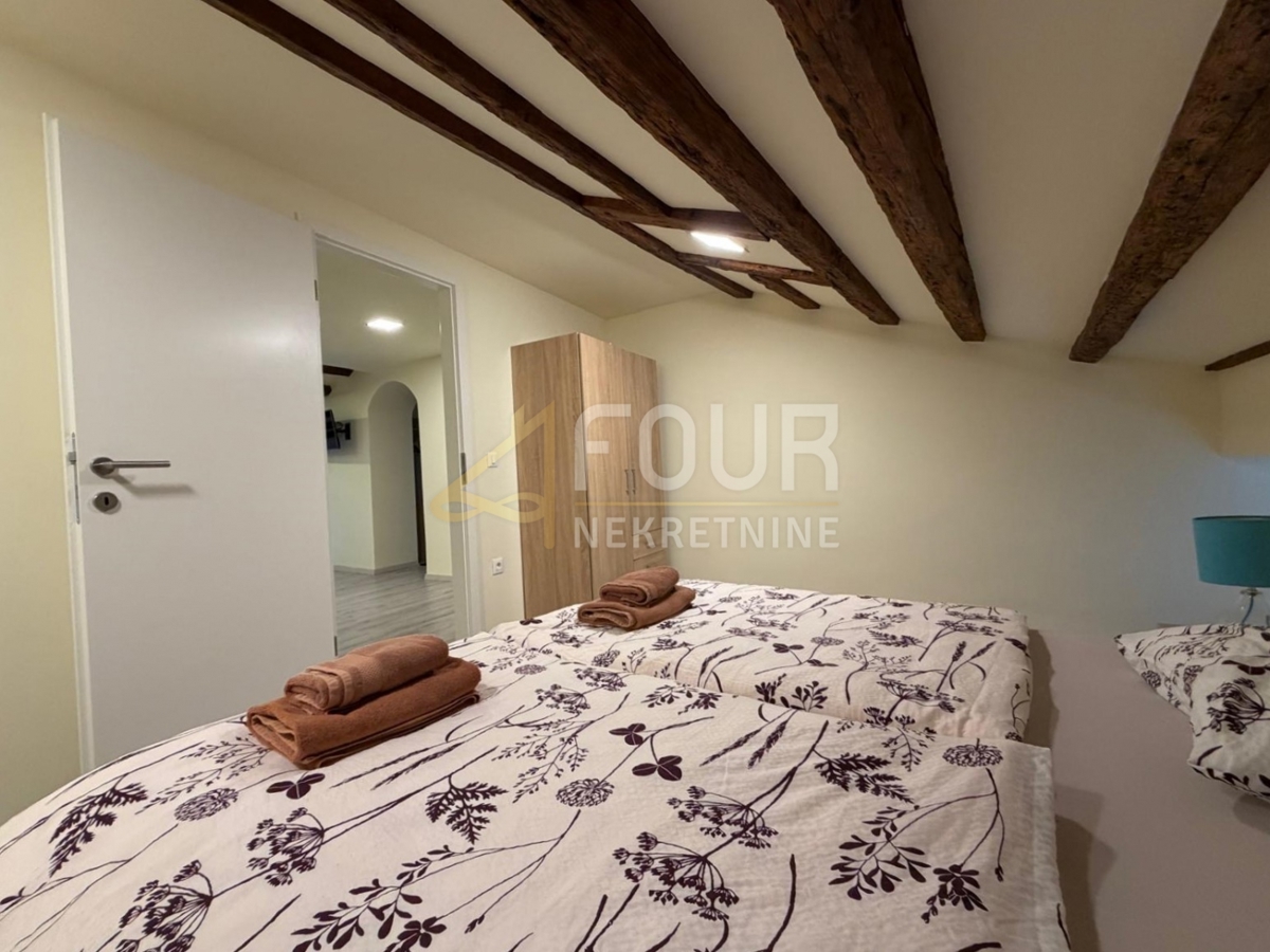 Istria, Parenzo, monolocale più camera da letto, 48m2, terrazza, vista mare