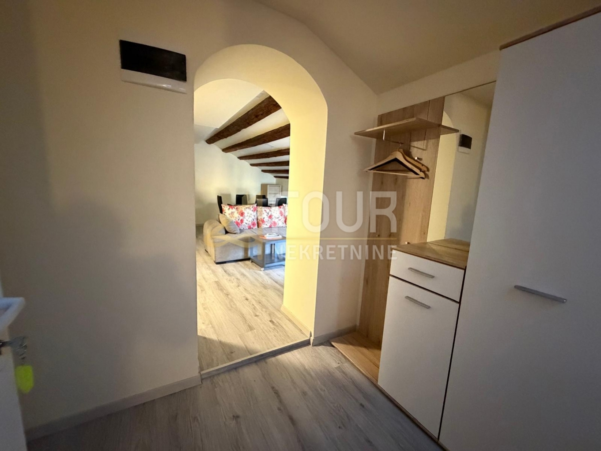 Istria, Parenzo, monolocale più camera da letto, 48m2, terrazza, vista mare