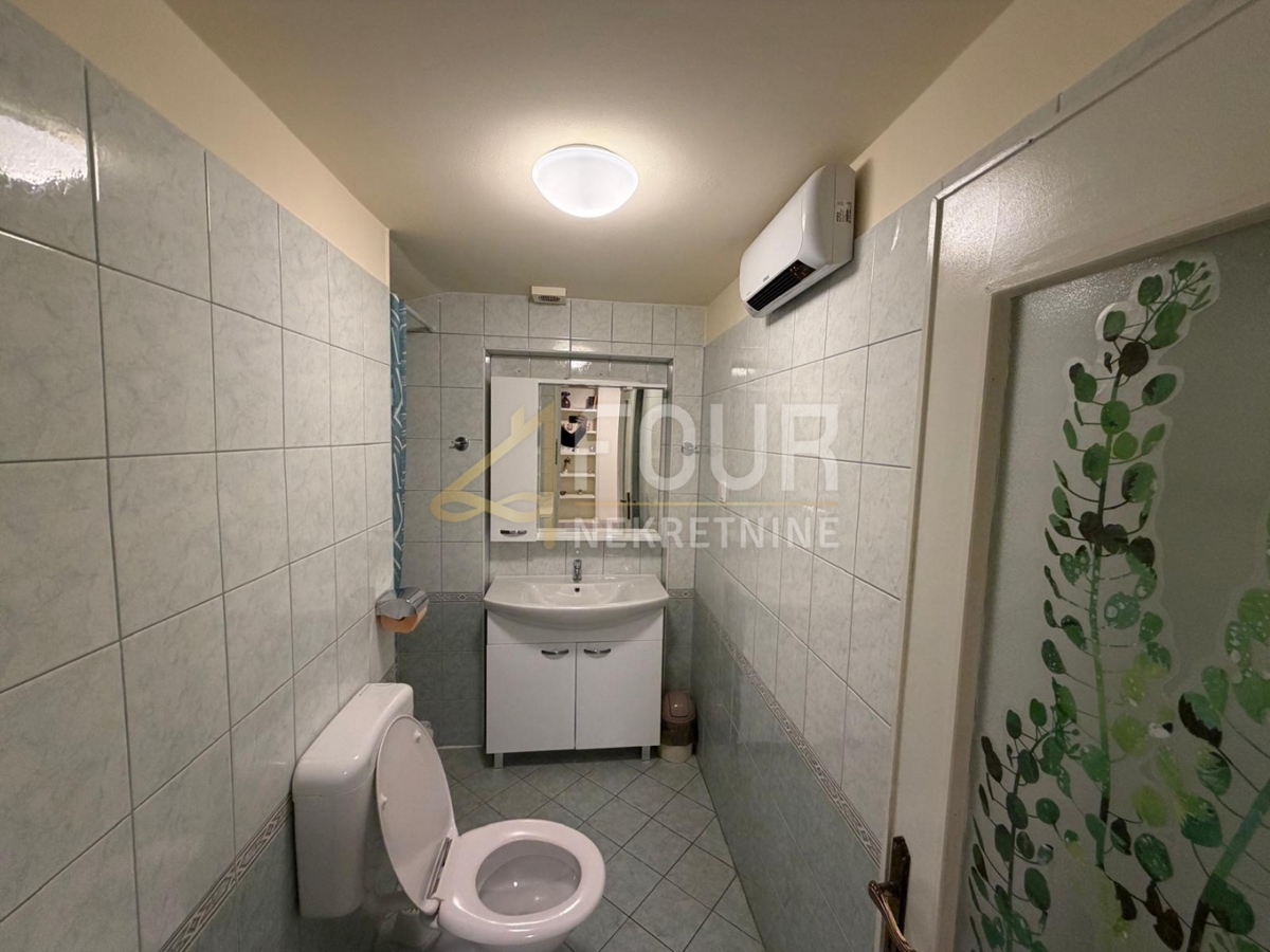 Istria, Parenzo, monolocale più camera da letto, 48m2, terrazza, vista mare