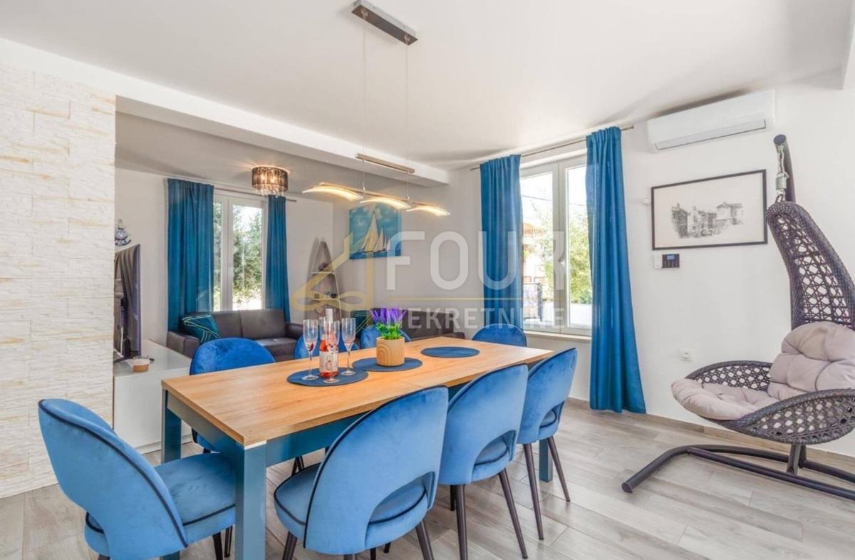 Istria, Marčana, casa gemella con piscina