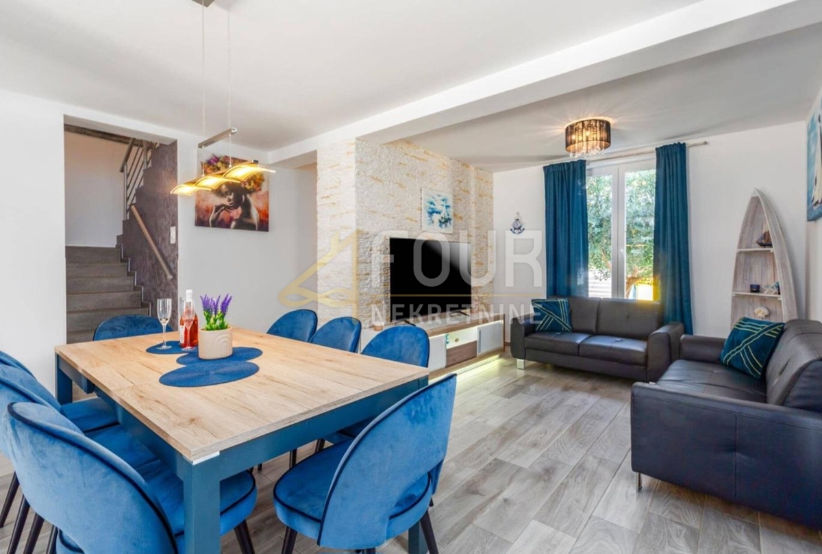 Istria, Marčana, casa gemella con piscina