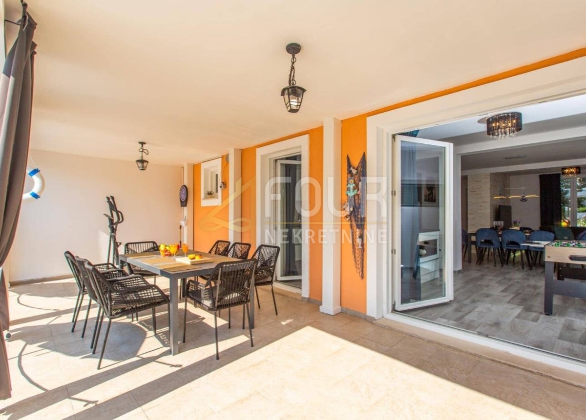 Istria, Marčana, casa gemella con piscina