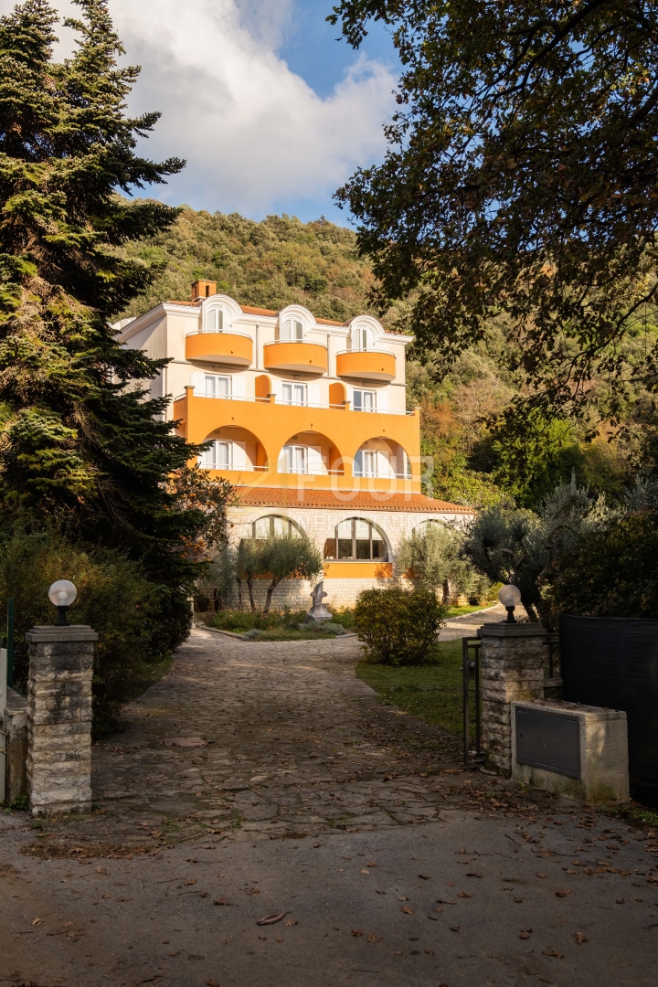 Centar, Pula, 1.600m2