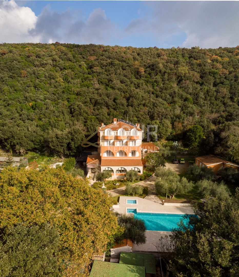 Centar, Pula, 1.600m2