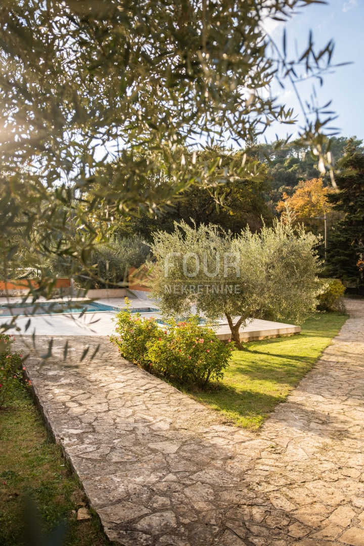 Centar, Pula, 1.600m2