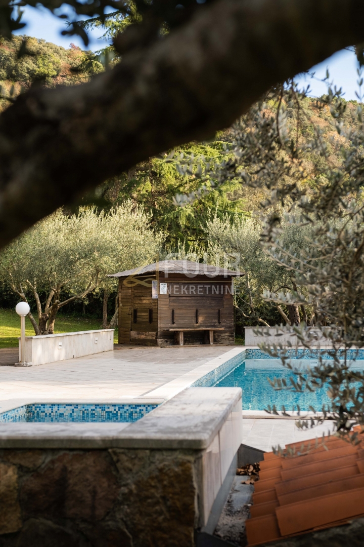 Centar, Pula, 1.600m2