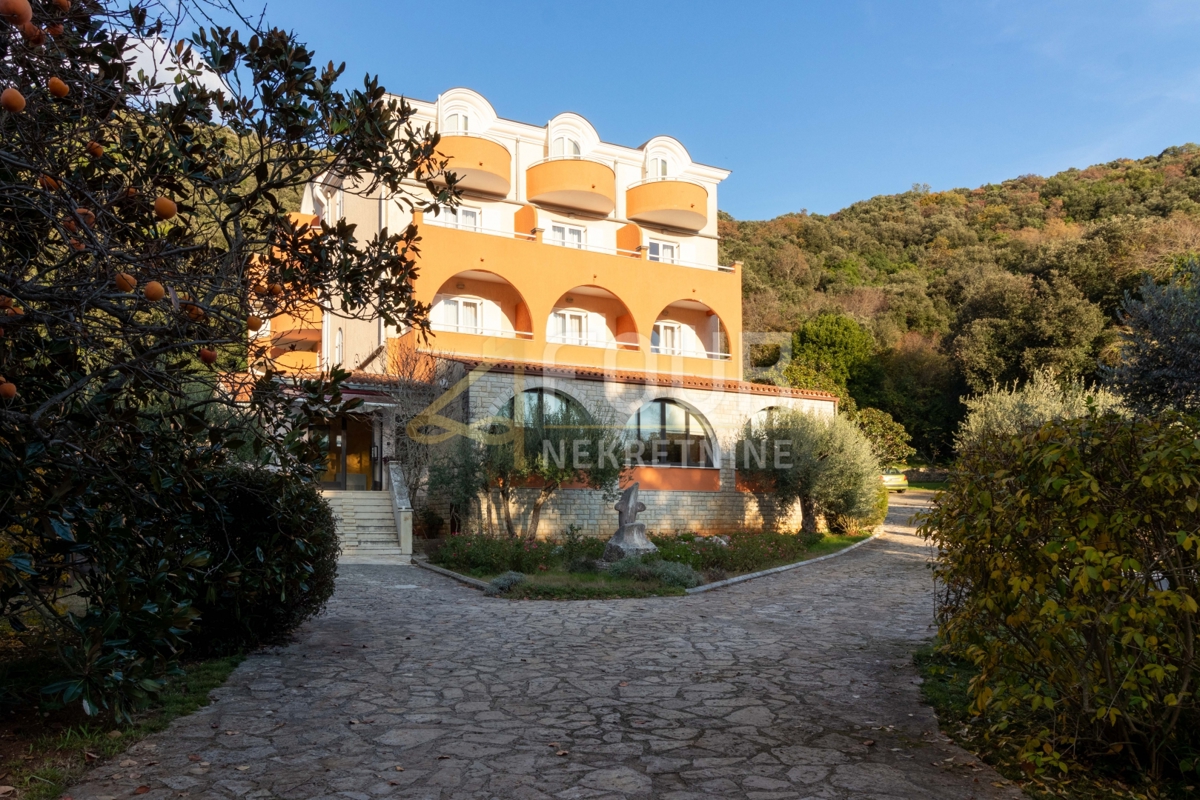 Centar, Pula, 1.600m2