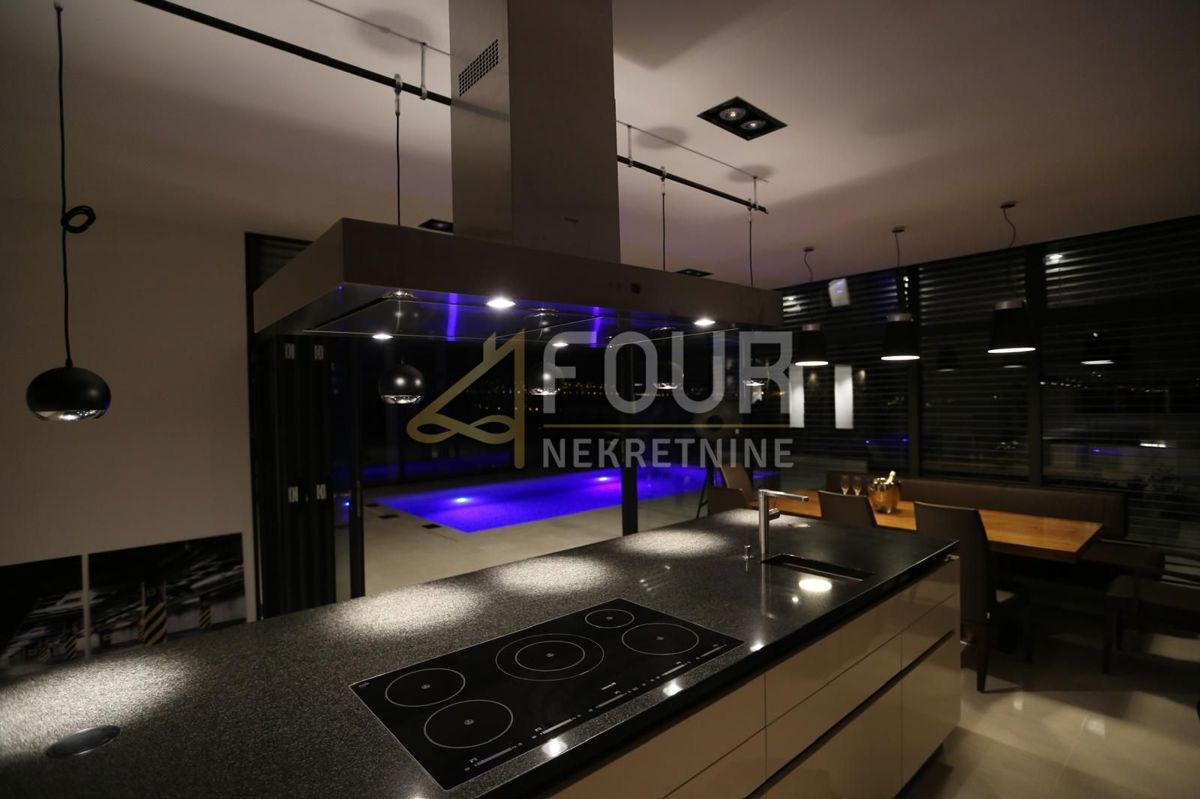 Opatija - Centar, Opatija, 244m2