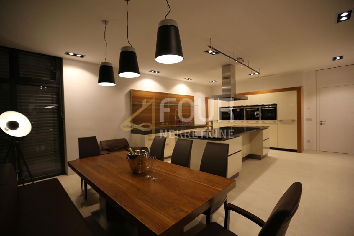 Opatija - Centar, Opatija, 244m2