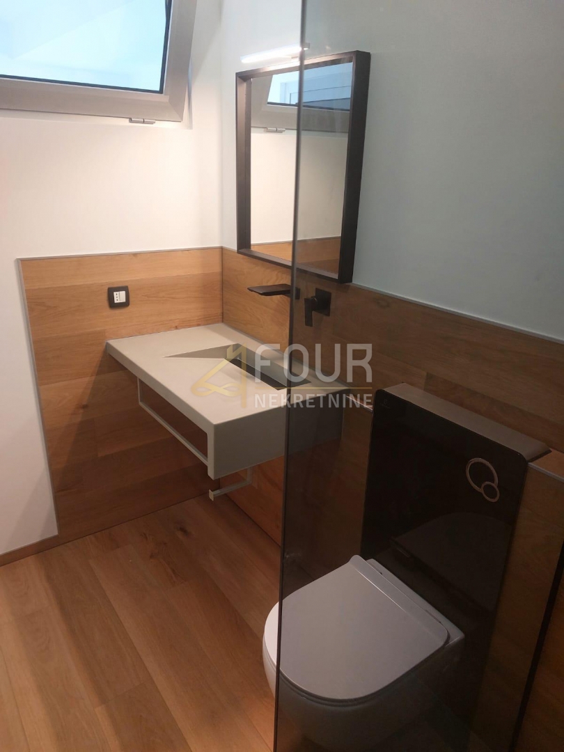 Veli vrh, Pula, 82m2