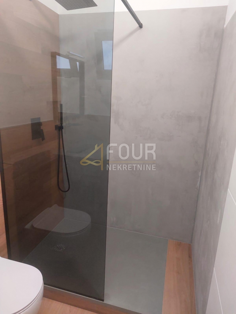 Veli vrh, Pula, 82m2