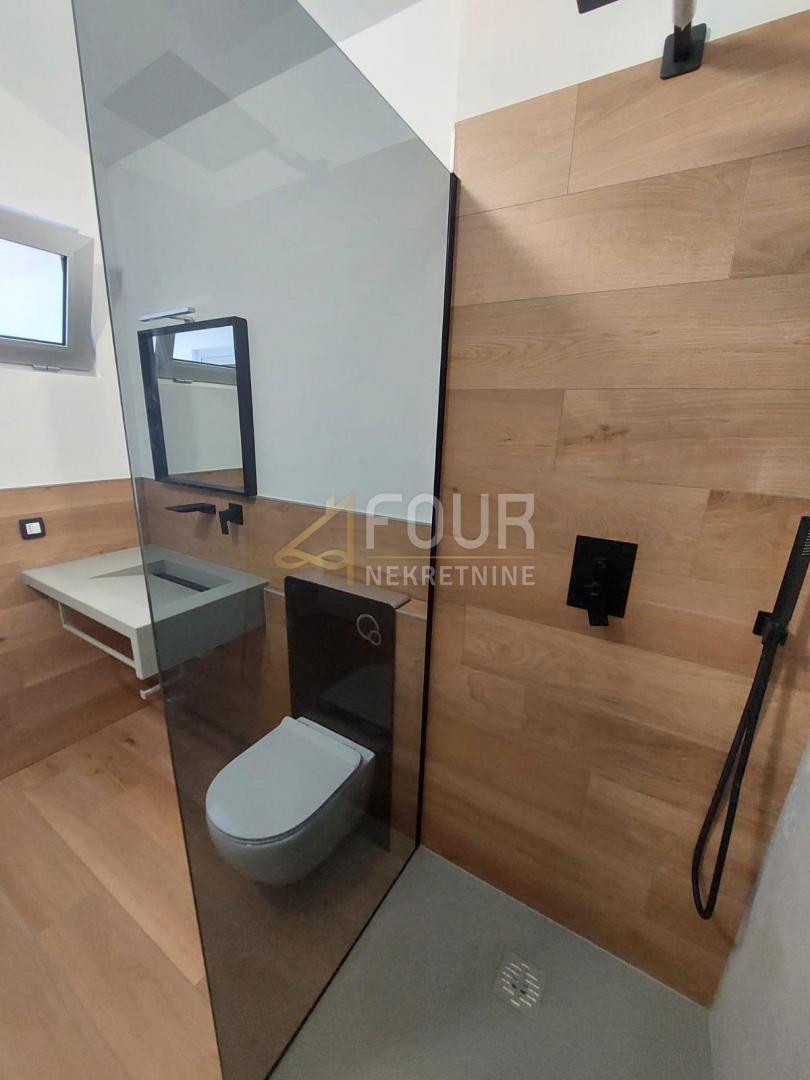 Veli vrh, Pula, 82m2