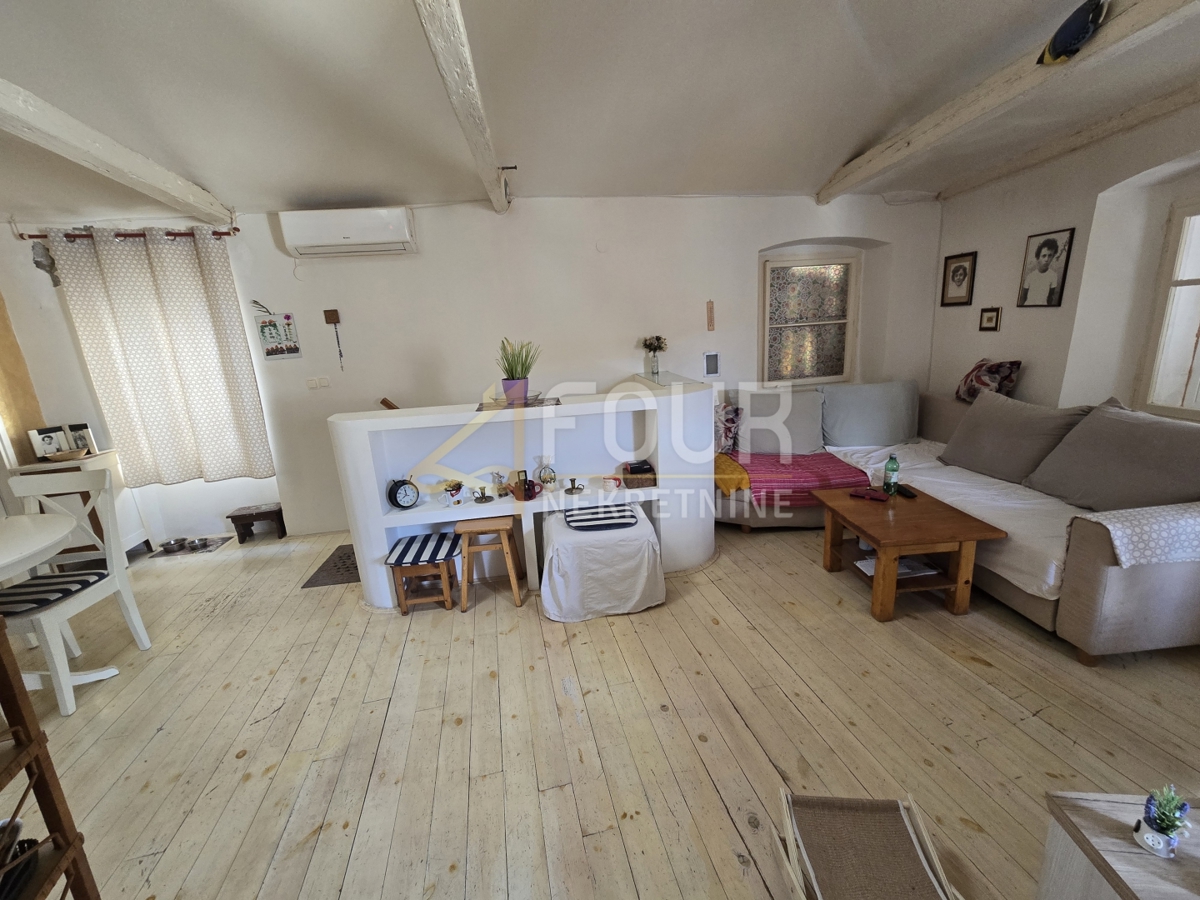 Isola di Cherso, città di Cherso, appartamento a 70m dal lungomare!