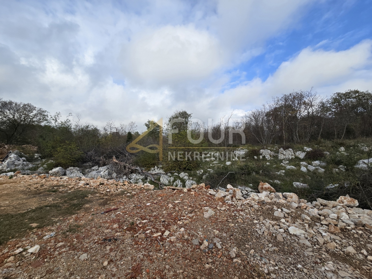 Garica, Vrbnik, 956m2