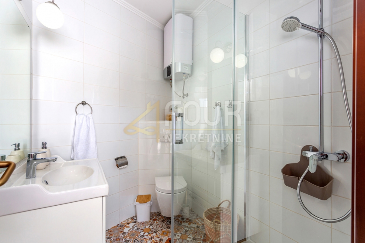 Isola di Krk, Vrbnik - zona circostante, casa indipendente con piscina