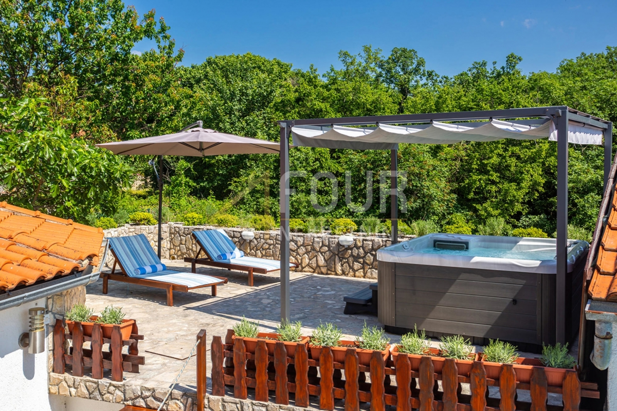 Isola di Krk, Vrbnik - zona circostante, casa indipendente con piscina