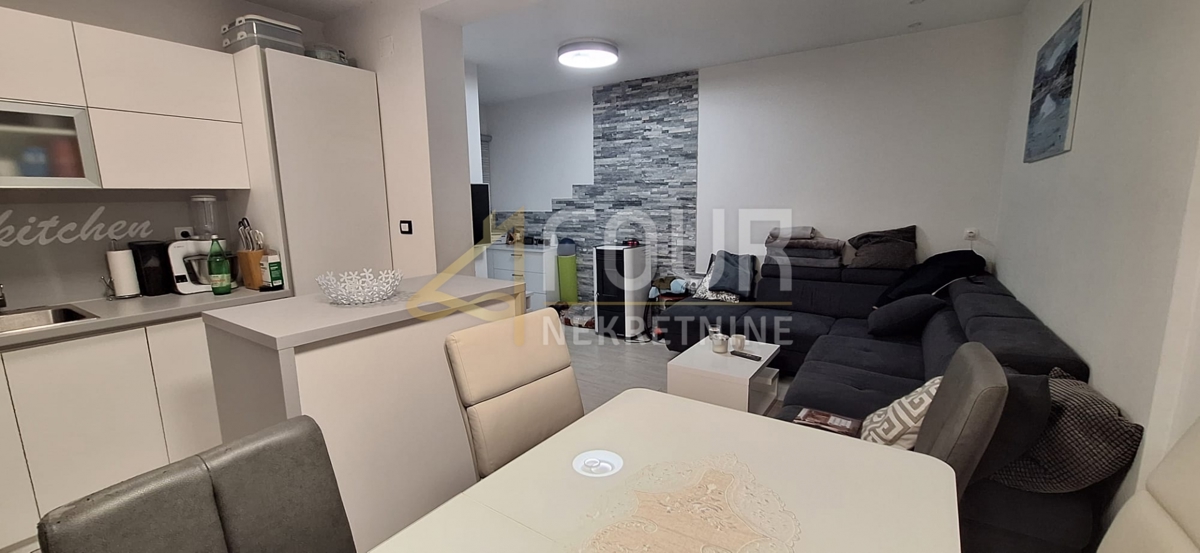 Fiume, Krimeja, casa a schiera