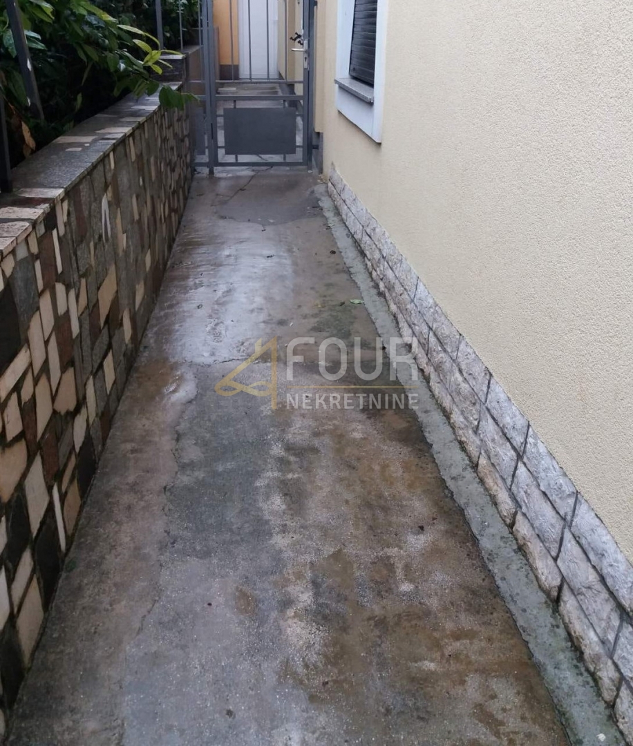 Fiume, Krimeja, casa a schiera