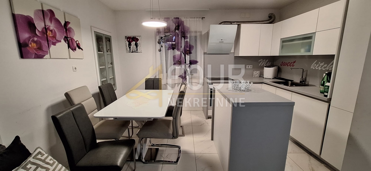 Fiume, Krimeja, casa a schiera