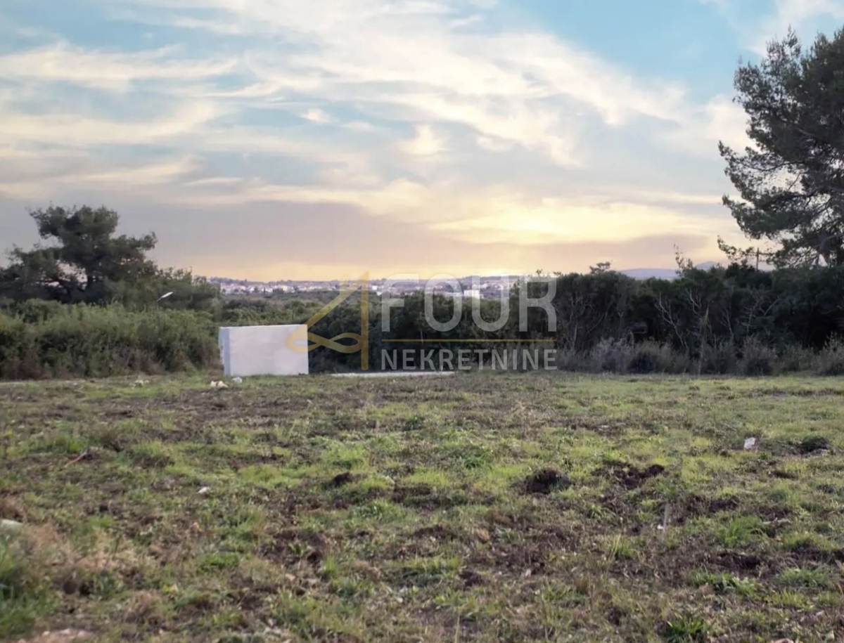 Monteserpo - Komunal, Pula, 700m2