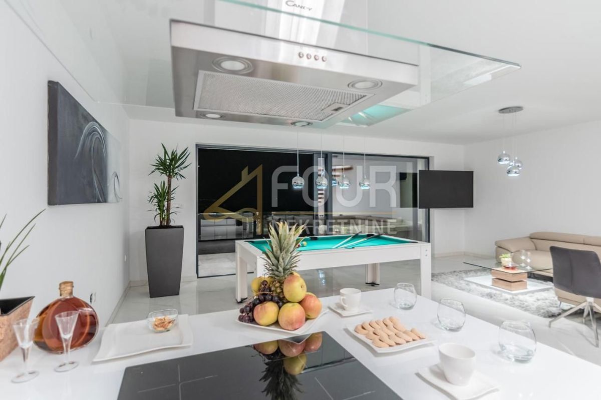 Pobri, Opatija - Okolica, 210,37m2