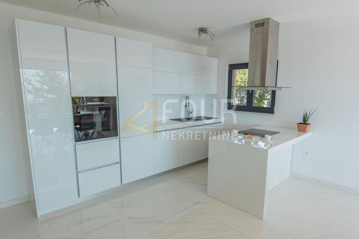 Pobri, Opatija - Okolica, 210,37m2