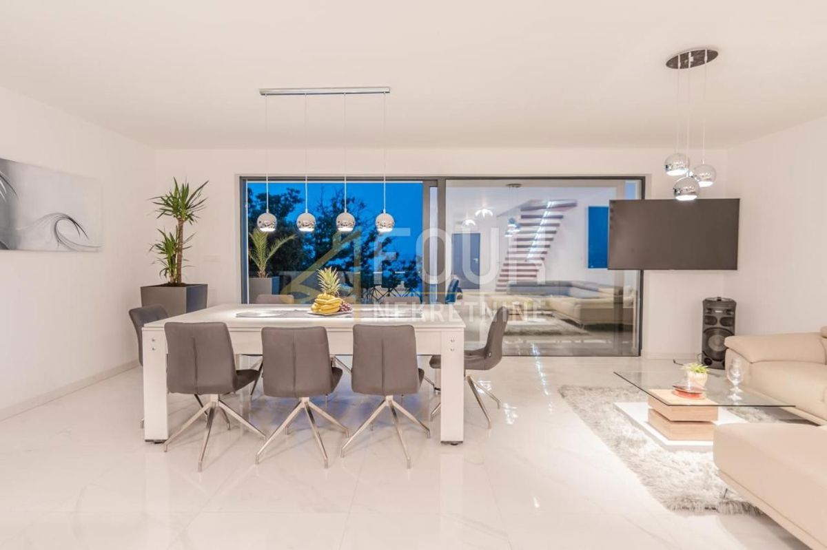 Pobri, Opatija - Okolica, 210,37m2