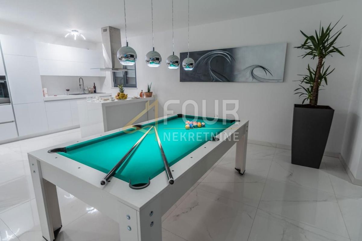 Pobri, Opatija - Okolica, 210,37m2