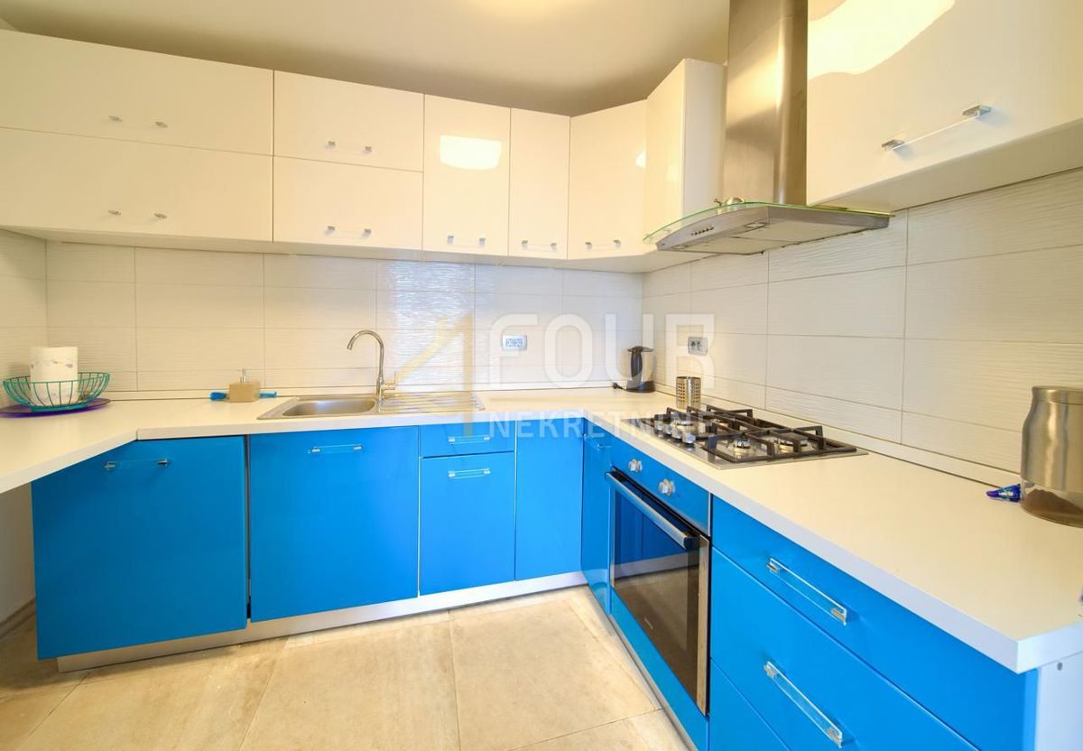 Novi Vinodolski, 190m2