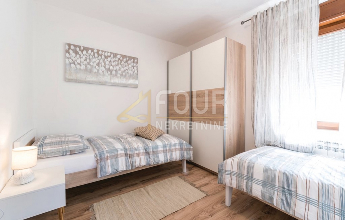 Zagreb, Starjak, casa familiare con piscina, garage e ampio giardino