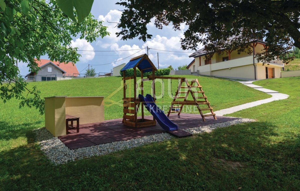 Zagreb, Starjak, casa familiare con piscina, garage e ampio giardino