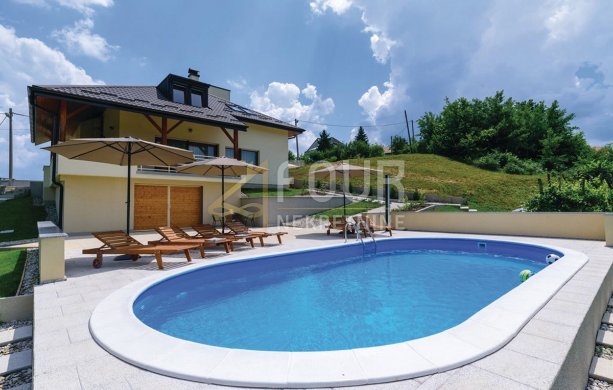 Zagreb, Starjak, casa familiare con piscina, garage e ampio giardino