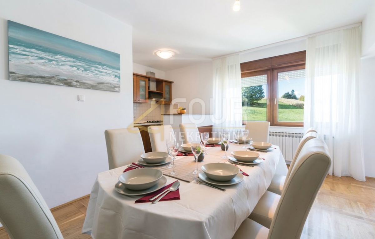 Zagreb, Starjak, casa familiare con piscina, garage e ampio giardino