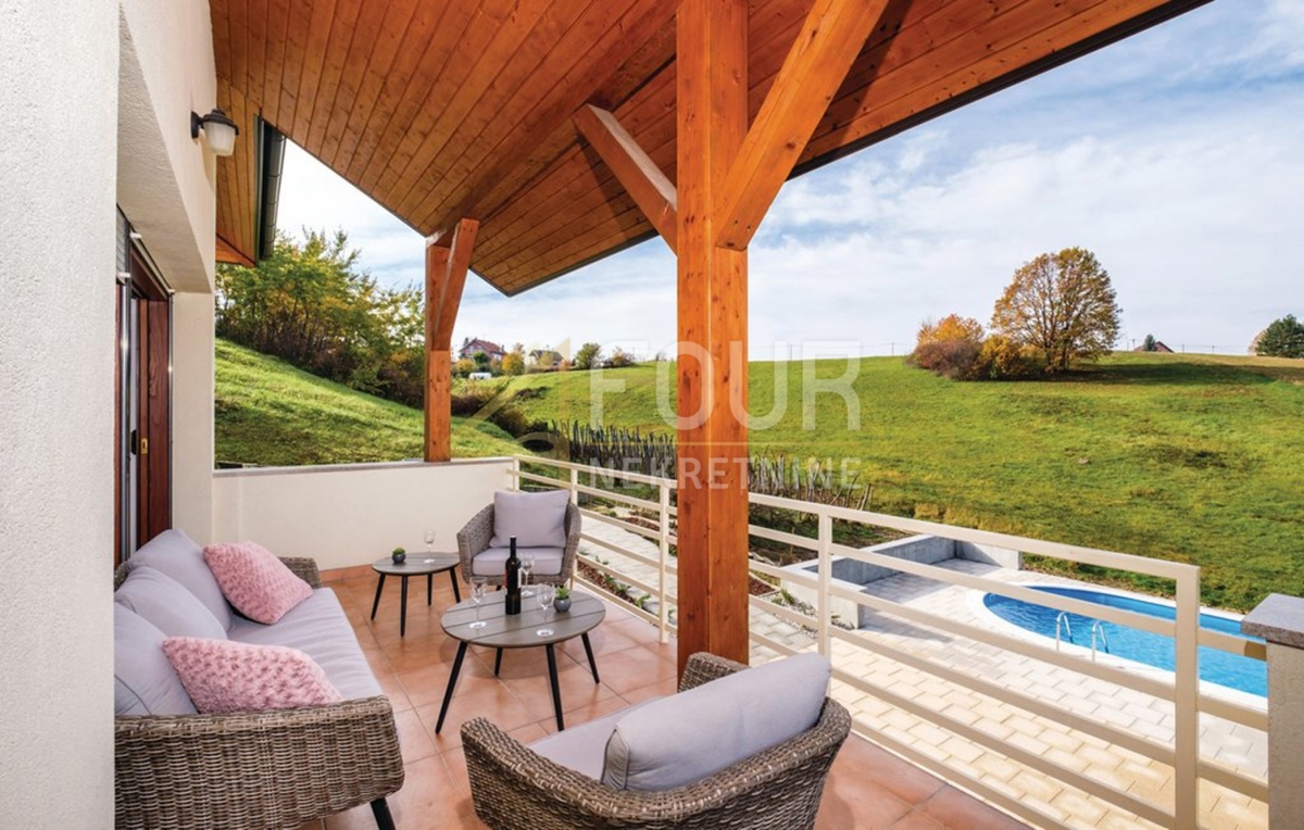 Zagreb, Starjak, casa familiare con piscina, garage e ampio giardino