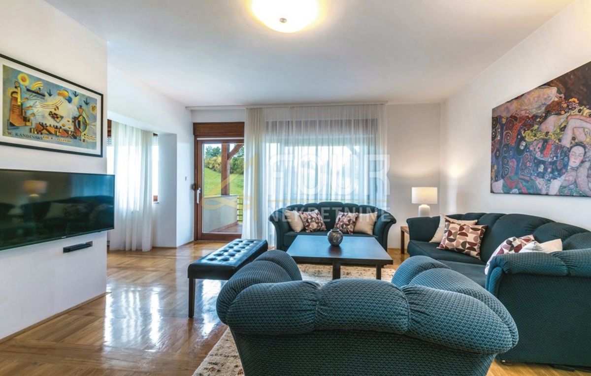 Zagreb, Starjak, casa familiare con piscina, garage e ampio giardino