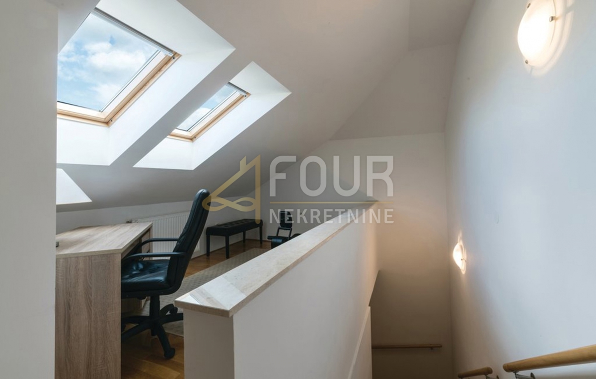 Zagreb, Starjak, casa familiare con piscina, garage e ampio giardino