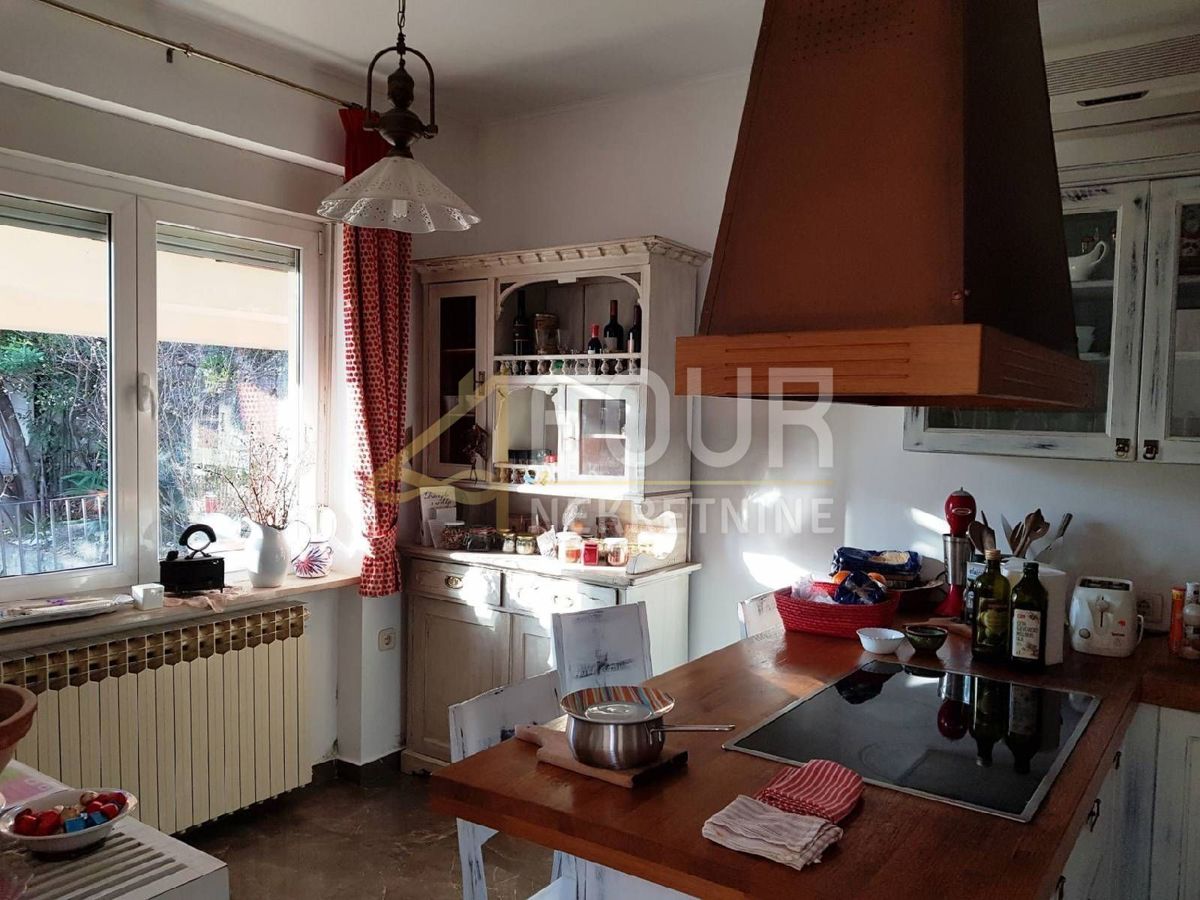 Volosko, Opatija, 230m2