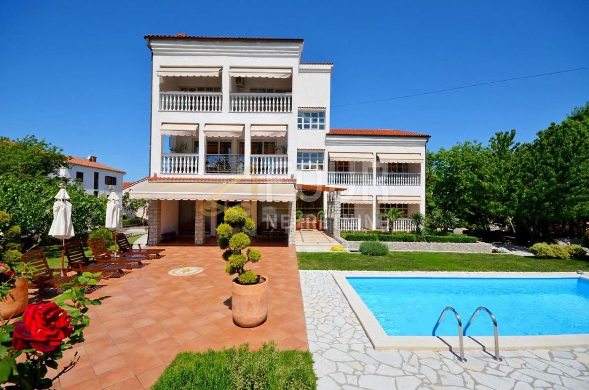 Malinska, Malinska-Dubašnica, 930m2